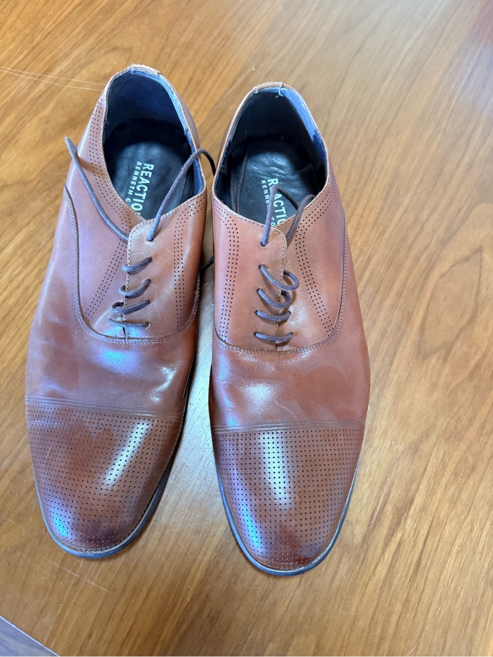 Reaction Kenneth Cole Brown Perforated Cap-Toe Leather Oxfords